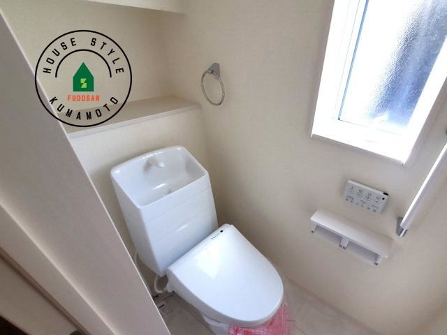 熊本市西区横手5丁目第2-3棟(2号棟)の内観：施工例|温水洗浄便座を完備しております。2ヶ所にトイレがあるのは朝の慌ただしい時間も安心です。