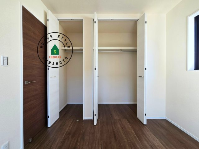 熊本市西区横手5丁目第2-3棟(2号棟)の収納|洋服や大きな荷物が多い方や人数の多いご家族などは、一般的なクローゼットよりもウォークインクローゼットのほうが使い勝手が良いです。