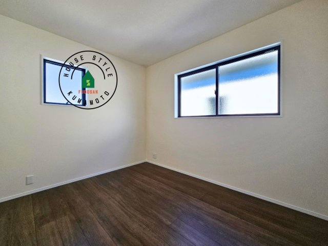 熊本市西区横手5丁目第2-3棟(2号棟)の子供部屋|採光良好な洋室は全居室、複層ガラスの遮熱効果と断熱効果で、一年中快適に過ごせます。