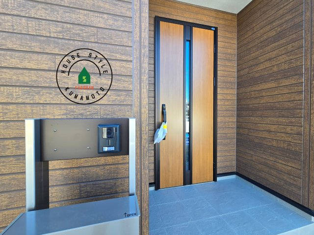 熊本市西区横手5丁目第2-3棟(2号棟)の玄関|おでかけの時も帰った時も、「我が家」を最初に感じでもらえる素敵な空間に。