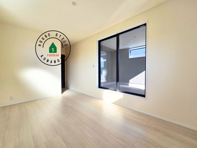 熊本市西区横手5丁目第2-3棟(1号棟)の寝室|主寝室には収納力に優れたクローゼットがありますので、お部屋もすっきり片付きます。