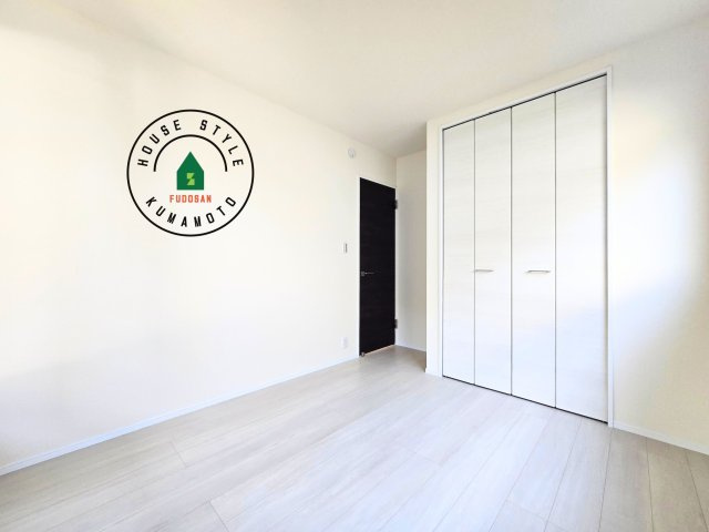 熊本市西区横手5丁目第2-3棟(1号棟)の洋室|採光良好な洋室は全居室、複層ガラスの遮熱効果と断熱効果で、一年中快適に過ごせます。