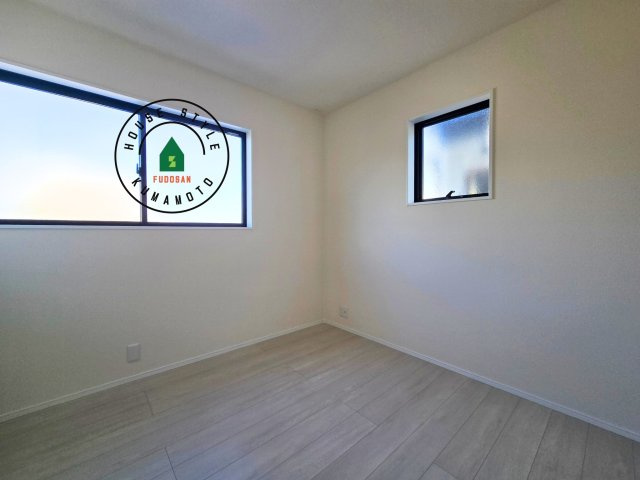 熊本市西区横手5丁目第2-3棟(1号棟)の子供部屋|採光良好な洋室は全居室、複層ガラスの遮熱効果と断熱効果で、一年中快適に過ごせます。