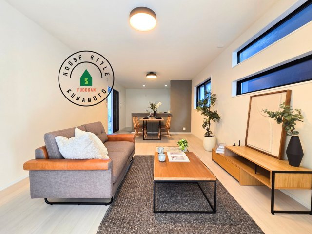 熊本市西区横手5丁目第2-3棟(1号棟)の居間・リビング|キッチンからリビングをしっかり確認できます。家族の笑顔があふれる空間になりそうですね。