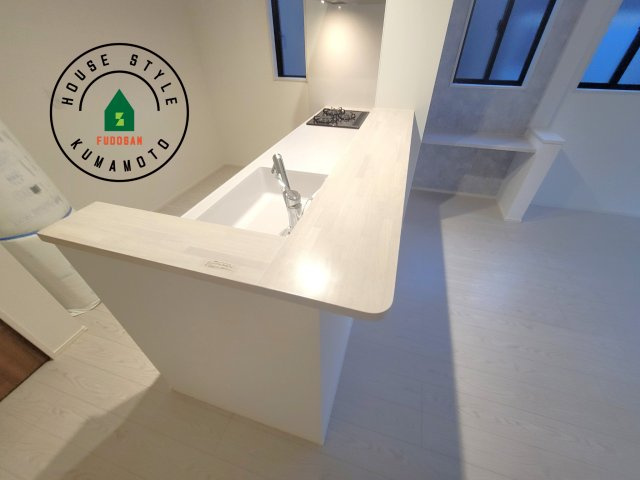 合志市合生第2-2棟（1号棟）　のダイニング|キッチンから立ち込める香りが今日の料理を期待させます。