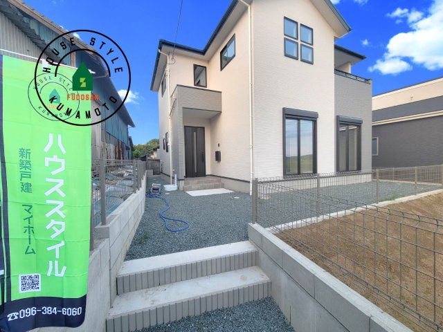 合志市合生第2-2棟（1号棟）　の玄関|おでかけの時も帰った時も、「我が家」を最初に感じでもらえる素敵な空間に。