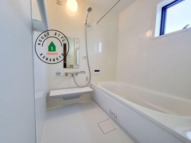 熊本市東区長嶺西2丁目第2-5棟（2号棟）の浴室|1日の疲れを癒してくれる広々バスルーム。雨の日のお洗濯にも大活躍な浴室乾燥機付です！