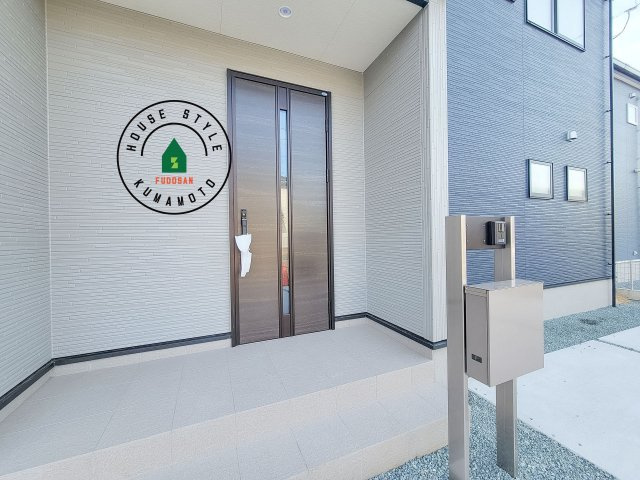 熊本市東区長嶺西2丁目第2-5棟（2号棟）の玄関|おでかけの時も帰った時も、「我が家」を最初に感じでもらえる素敵な空間に。