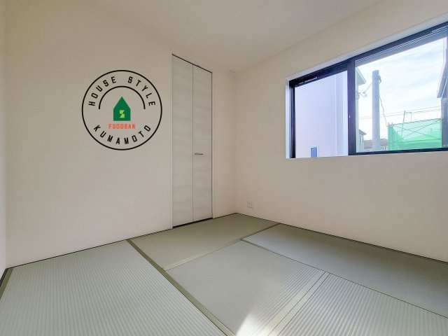 熊本市東区長嶺西2丁目第2-5棟（2号棟）の和室|和室を上手に活用すると暮らし方の幅が広がります。例えば普段は開け放して、子供の小さいうちはお昼寝や遊びのスペースに。畳はソフトなので転んでもケガをしにくく安心です