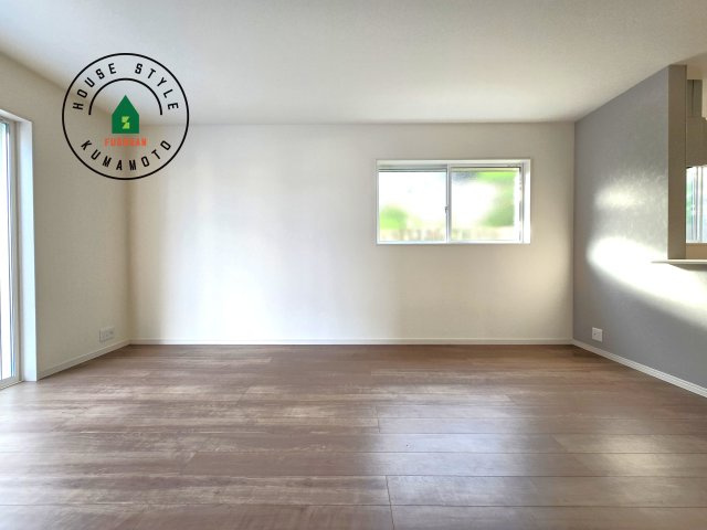 宇城市松橋町松橋第1-2棟（1号棟）の内観：施工例|キッチンからリビングをしっかり確認できます。家族の笑顔があふれる空間になりそうですね。