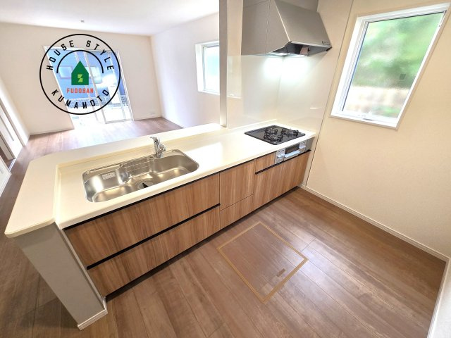 宇城市松橋町松橋第1-2棟（1号棟）の内観：施工例|ダイニングテーブルへの配膳がラクラク、お料理はかどるカウンター付きシステムキッチン！