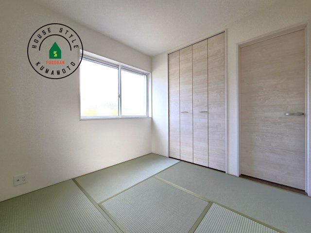 宇城市松橋町松橋第1-2棟（1号棟）の内観：施工例|和室を上手に活用すると暮らし方の幅が広がります。例えば普段は開け放して、子供の小さいうちはお昼寝や遊びのスペースに。畳はソフトなので転んでもケガをしにくく安心です