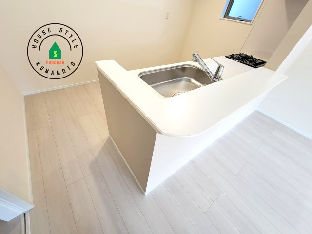 熊本市北区龍田7丁目第4-5棟（4号棟）のダイニング|会話が弾む場所として居心地の良いリビングです。