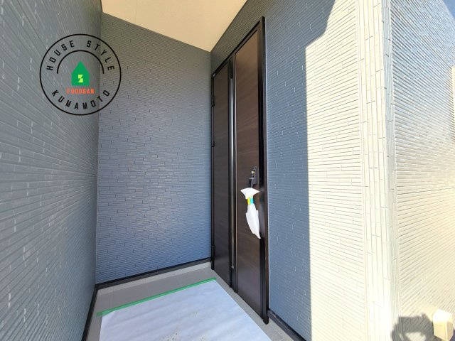 熊本市北区龍田7丁目第4-5棟（3号棟）の玄関|おでかけの時も帰った時も、「我が家」を最初に感じでもらえる素敵な空間に。