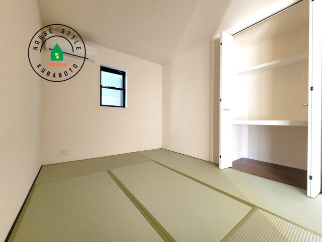 熊本市北区龍田7丁目第4-5棟（3号棟）の和室|和室を上手に活用すると暮らし方の幅が広がります。例えば普段は開け放して、子供の小さいうちはお昼寝や遊びのスペースに。畳はソフトなので転んでもケガをしにくく安心です