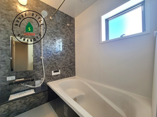 菊池市西寺第1-8棟（7号棟）の浴室|1日の疲れを癒してくれる広々バスルーム。雨の日のお洗濯にも大活躍な浴室乾燥機付です！