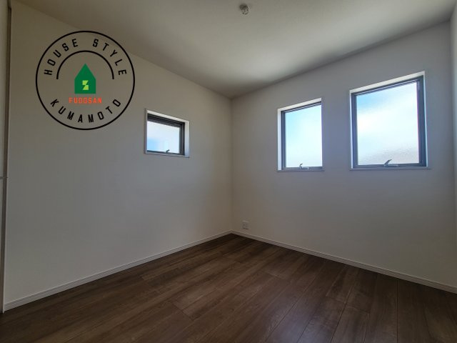 菊池市西寺第1-8棟（7号棟）の子供部屋|採光良好な洋室は全居室、複層ガラスの遮熱効果と断熱効果で、一年中快適に過ごせます。