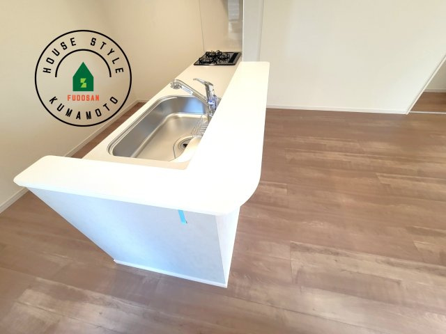 菊池市西寺第1-8棟（7号棟）のダイニング|会話が弾む場所として居心地の良いリビングです。