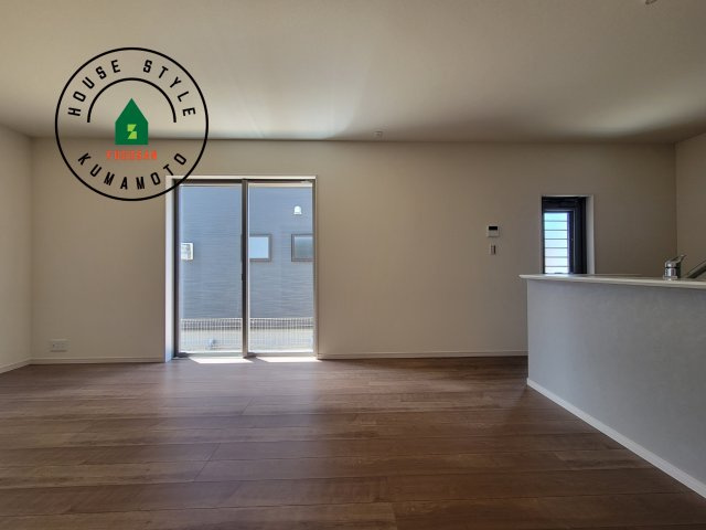 菊池市西寺第1-8棟（7号棟）の居間・リビング|明るく開放的なリビングダイニングは豊かな陽光が注ぎ込み、やすらぎの空間を演出してくれます。ご家族で楽しいひとときをお過ごし下さい。