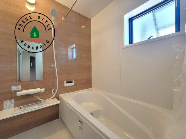 菊池市西寺第1-8棟（6号棟）の浴室|1日の疲れを癒してくれる広々バスルーム。雨の日のお洗濯にも大活躍な浴室乾燥機付です！