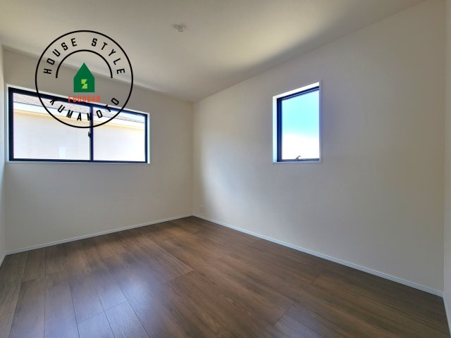 菊池市西寺第1-8棟（6号棟）の子供部屋|採光良好な洋室は全居室、複層ガラスの遮熱効果と断熱効果で、一年中快適に過ごせます。