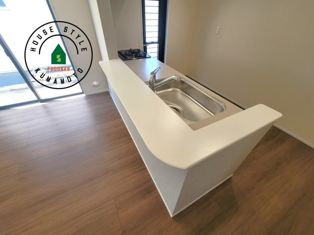 菊池市西寺第1-8棟（6号棟）のダイニング|会話が弾む場所として居心地の良いリビングです。