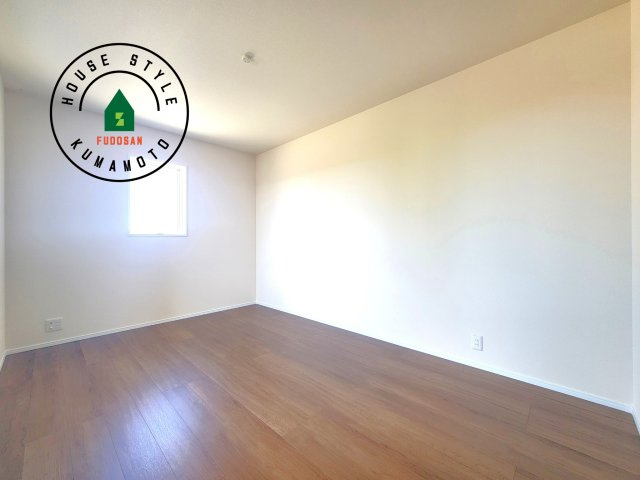 菊池市西寺第1-8棟（5号棟）の寝室|主寝室には収納力に優れたクローゼットがありますので、お部屋もすっきり片付きます。