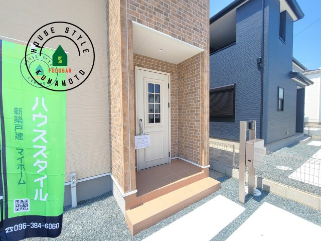 菊池市西寺第1-8棟（5号棟）の玄関|おでかけの時も帰った時も、「我が家」を最初に感じでもらえる素敵な空間に。