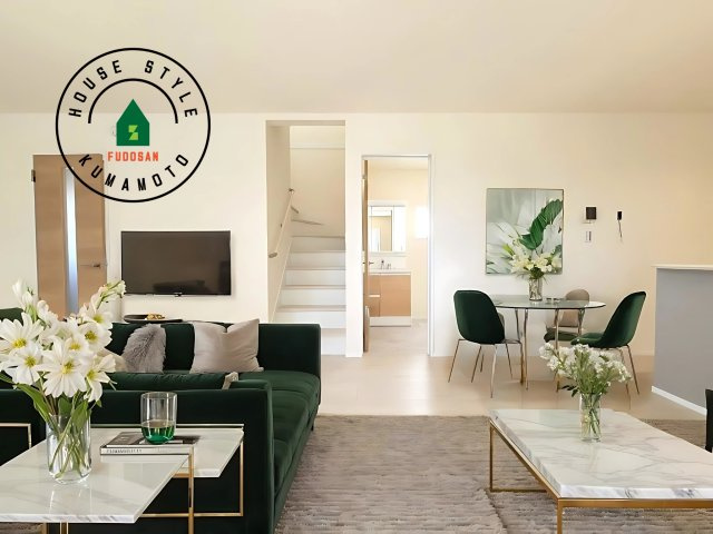 菊池市西寺第1-8棟（3号棟）の居間・リビング|明るく開放的なリビングダイニングは豊かな陽光が注ぎ込み、やすらぎの空間を演出してくれます。ご家族で楽しいひとときをお過ごし下さい。※家具はCGを合成したものです。