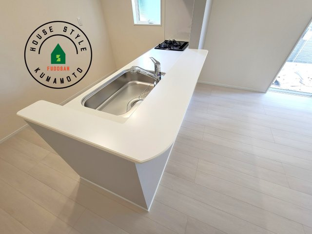 菊池市西寺第1-8棟（3号棟）のダイニング|キッチンから立ち込める香りが今日の料理を期待させます。