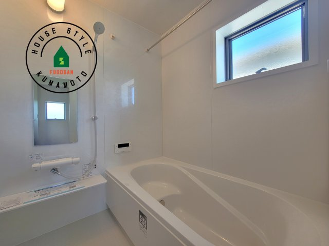 菊池市西寺第1-8棟（2号棟）の浴室|1日の疲れを癒してくれる広々バスルーム。雨の日のお洗濯にも大活躍な浴室乾燥機付です！