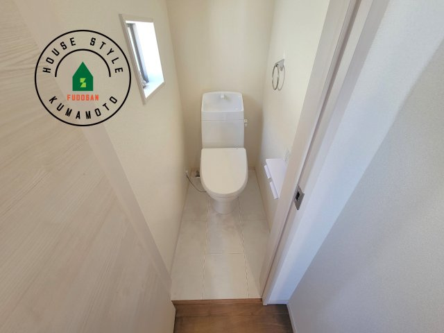 菊池市西寺第1-8棟（2号棟）のトイレ|温水洗浄便座を完備しております。2ヶ所にトイレがあるのは朝の慌ただしい時間も安心です。