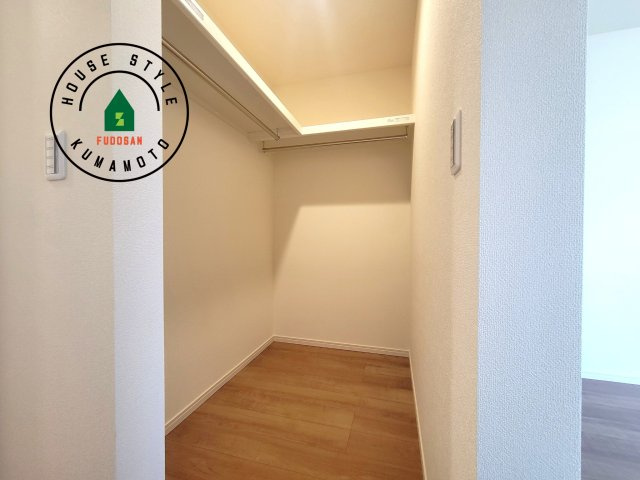 菊池市西寺第1-8棟（2号棟）の収納|洋服や大きな荷物が多い方や人数の多いご家族などは、一般的なクローゼットよりもウォークインクローゼットのほうが使い勝手が良いです。