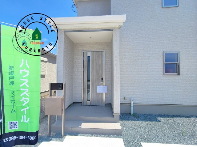 菊池市西寺第1-8棟（2号棟）の玄関|おでかけの時も帰った時も、「我が家」を最初に感じでもらえる素敵な空間に。