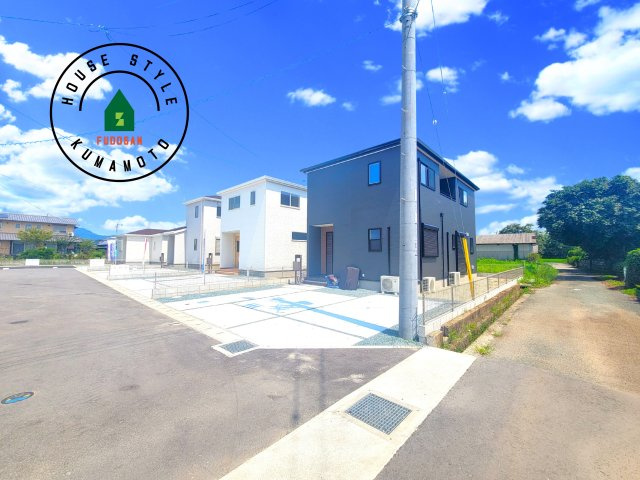 菊池市西寺第1-8棟（2号棟）の前面道路含む現地写真|見学の時間などお気軽にお問い合わせ下さい。