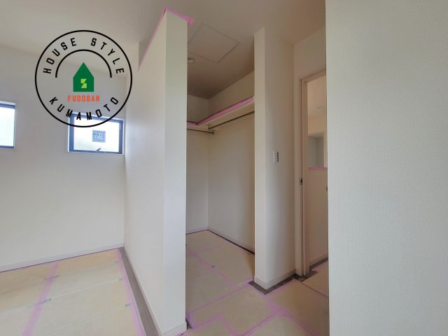 熊本市東区戸島西7丁目第7-3棟（1号棟）の収納|洋服や大きな荷物が多い方や人数の多いご家族などは、一般的なクローゼットよりもウォークインクローゼットのほうが使い勝手が良いです。