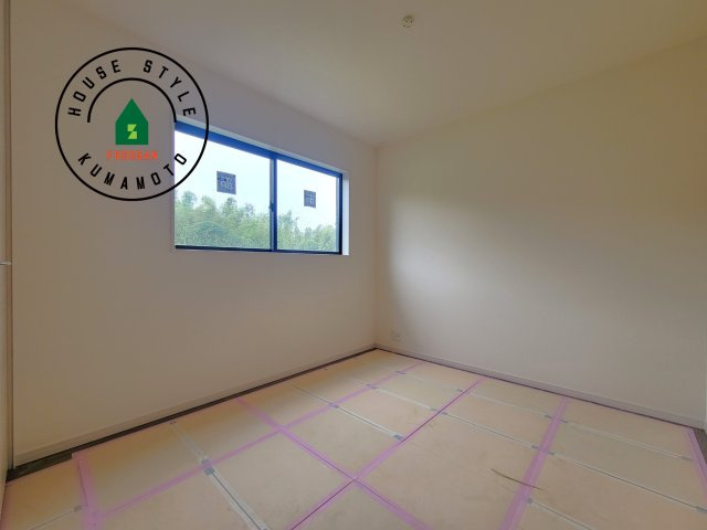 熊本市東区戸島西7丁目第7-3棟（1号棟）の洋室|採光良好な洋室は全居室、複層ガラスの遮熱効果と断熱効果で、一年中快適に過ごせます。