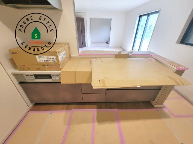 熊本市東区戸島西7丁目第7-3棟（1号棟）のキッチン|ご家族を近くに感じられる対面キッチンのLDK。会話もはずみそうですね。