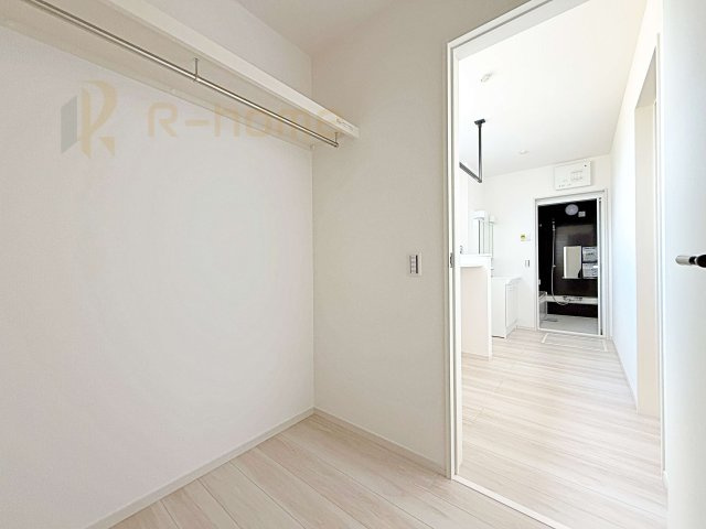 つくば市古来1期　新築戸建て　2号棟の収納|洗面所と繋がる便利なファミリークローク！衣類などの収納に便利です♪