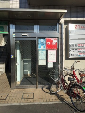 ２１ビルのエントランス