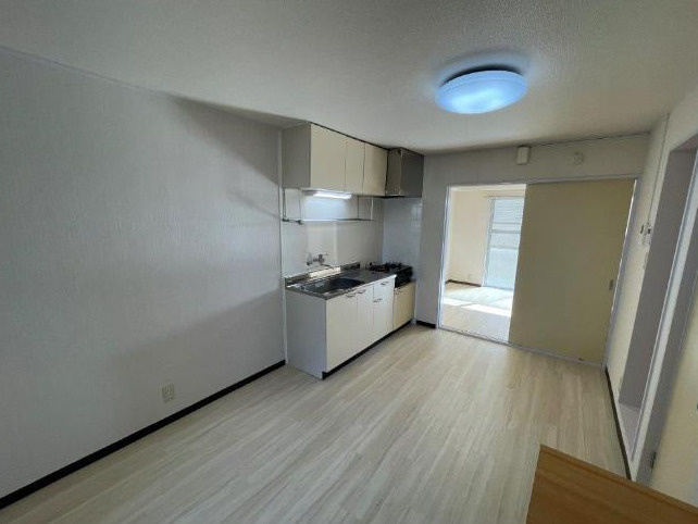 船橋市藤原1丁目　一棟売マンション　大規模修繕工事済みの居間・リビング