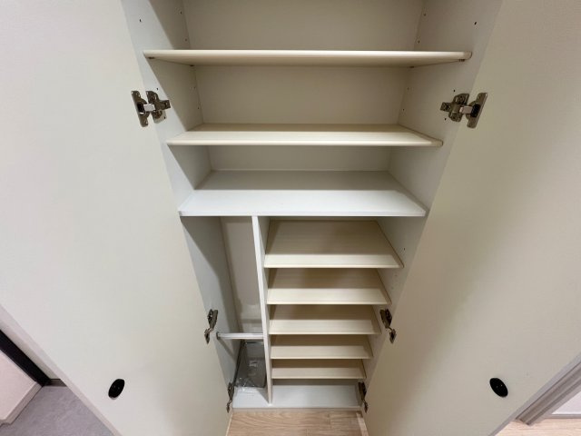 藤の邸　江戸堀の収納