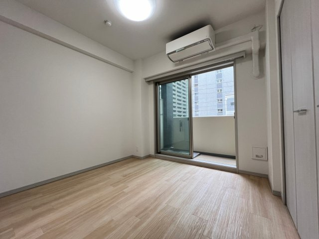 藤の邸　江戸堀の洋室