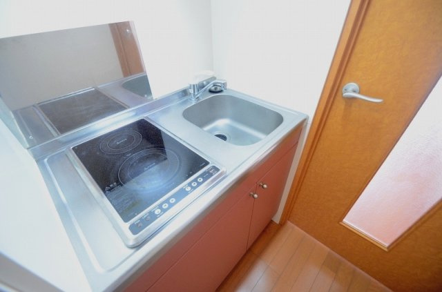 レオパレスファーストＫのキッチン|備品や設備仕様は号室等により異なります現地をご確認下さい。