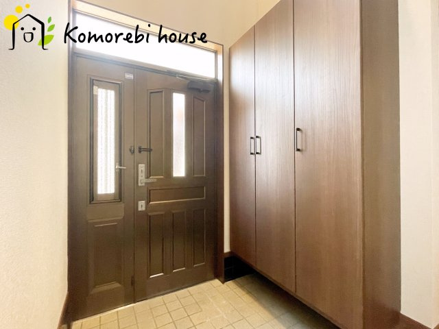 白岡市西2丁目　中古一戸建ての玄関|玄関です