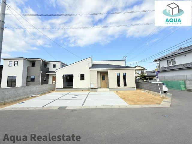 リーブルガーデン丸亀市郡家町第六の駐車場|車をお持ちの方に嬉しい駐車場付きの物件です