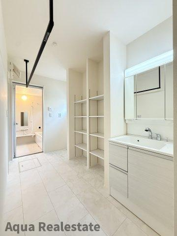 リーブルガーデン丸亀市郡家町第六の独立洗面台|独立洗面台あり、毎朝おしゃれに忙しい女性の方におすすめです