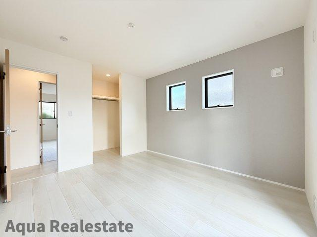 リーブルガーデン丸亀市郡家町第六の寝室|こちらの居間で趣味の時間をお楽しみください