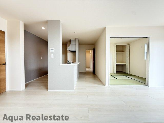 リーブルガーデン丸亀市郡家町第六の居間・リビング|こちらの居間で趣味の時間をお楽しみください