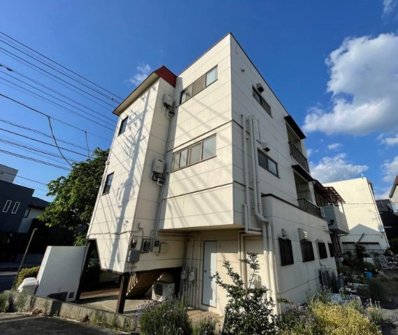 松戸市二十世紀が丘萩町　一棟売マンション　店舗付の外観